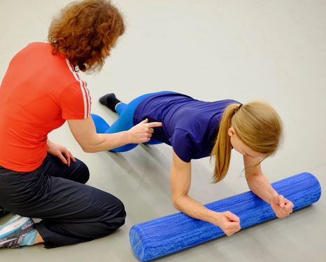 Pilates mit Handgeräten